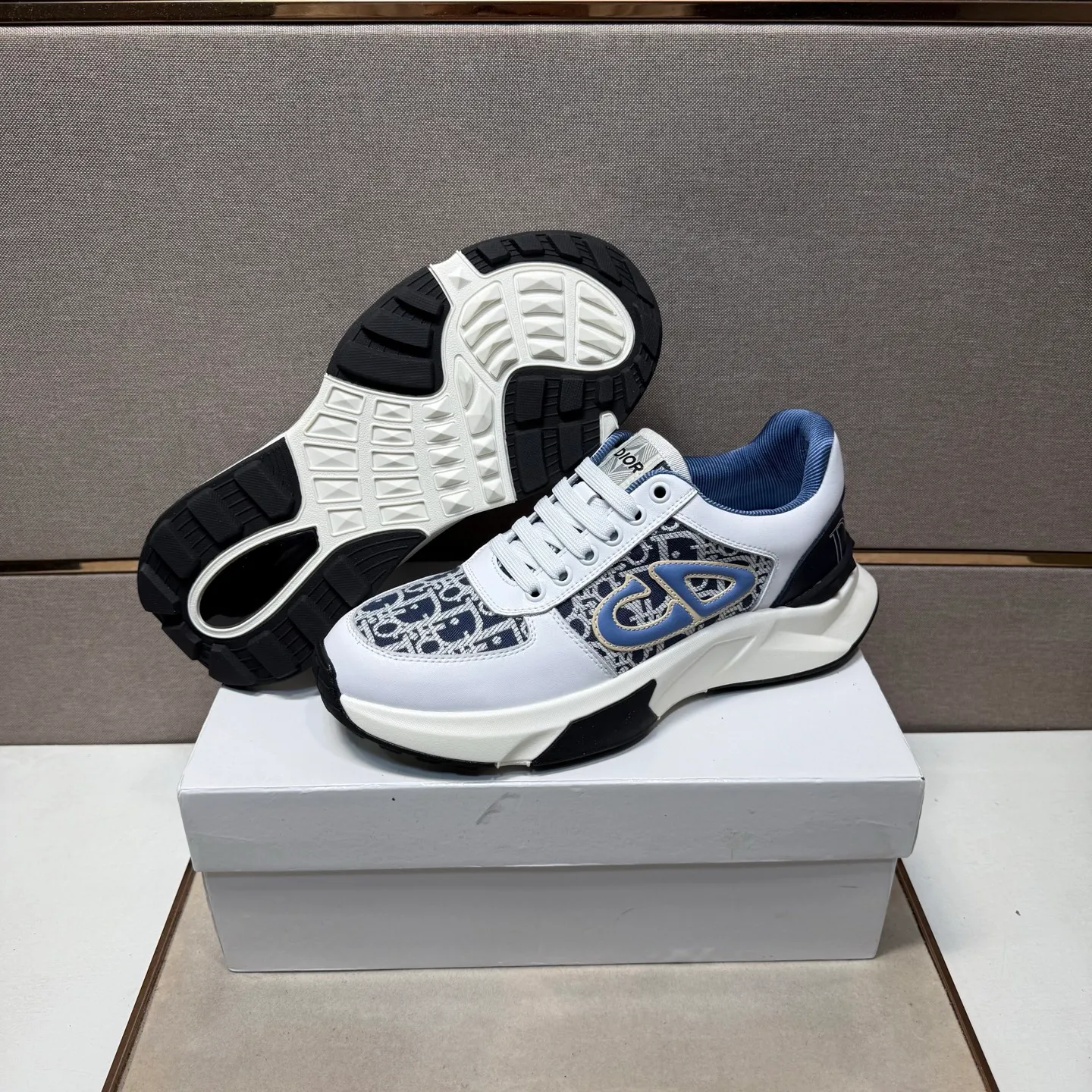 ⬛️Men's shoes💰p442 [Dior~] Men's casual shoes 2025z cabinet sales simultaneously 🔶Size: 38-44#️⃣ 🔷2 colors🔜The upper is made of multi-material splicing➕Mesh lining, comfortable and breathable, sole: original comfortable and wear-resistant outsole, ⚠️real thing📱photographed🎬real thing is better📢📢📢